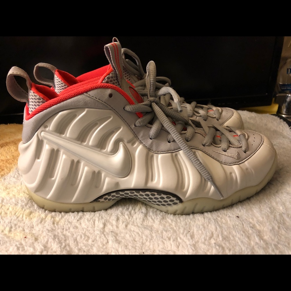 Yezzy foams with glow in dark bottom(sold)